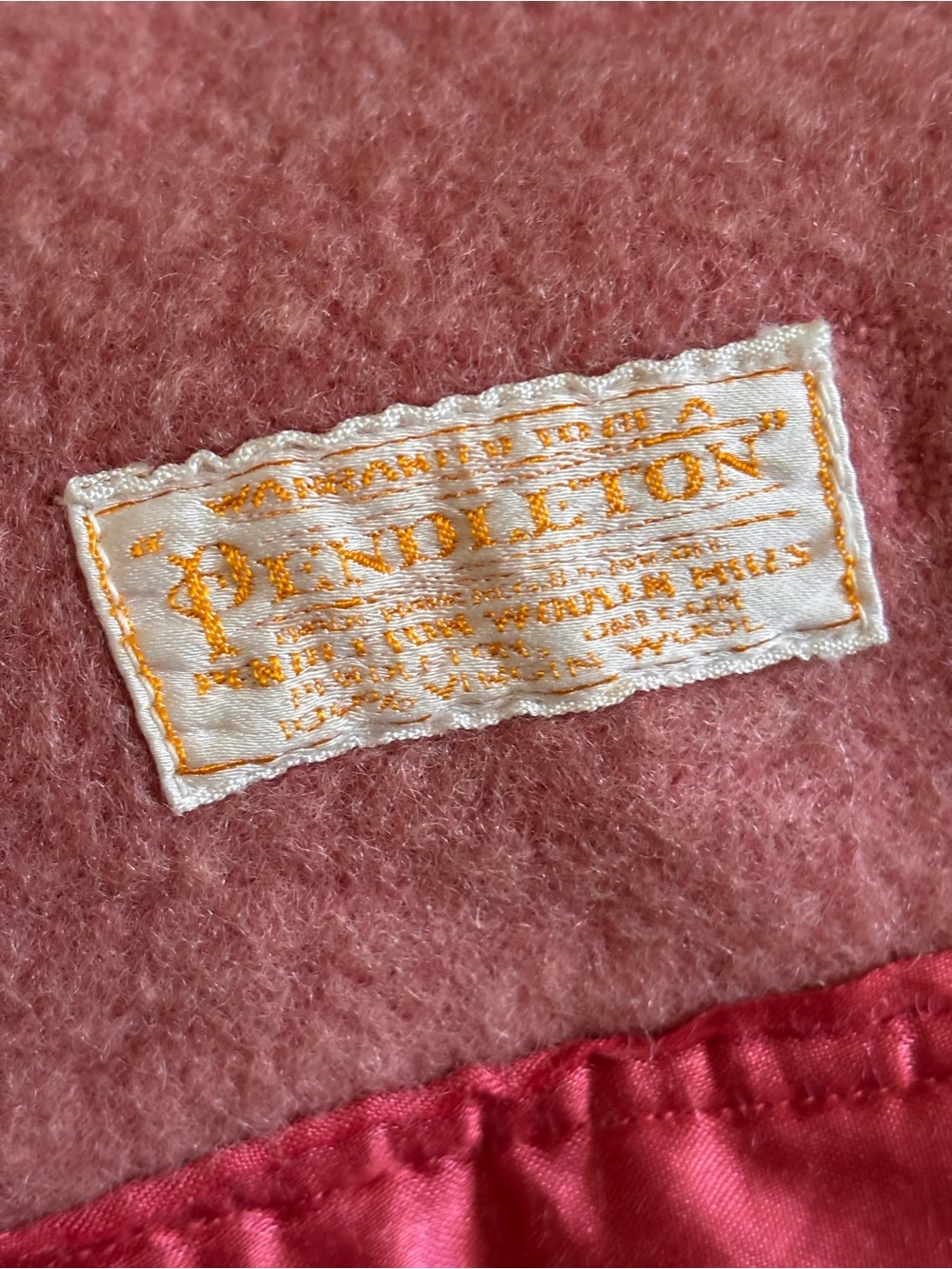 Vintage Pendleton Wool Blanket with Satin Trim 80x62 Pink Rose Mauve Large Throw - Picture 2 of 6